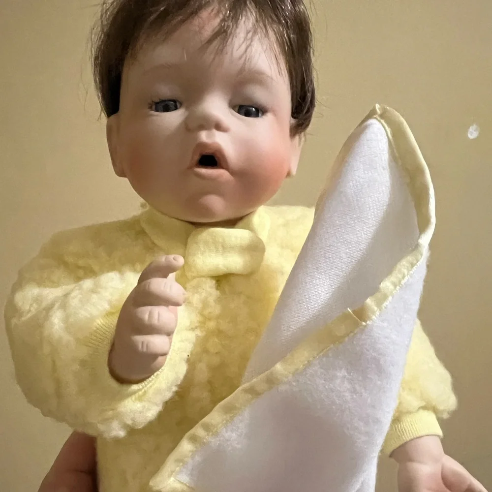 Charming Ashton-Drake porcelain doll. “Mommy I’m Sleepy” - Picture 1 of 7